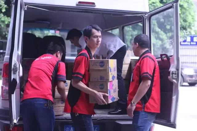 警民一家親 夏日送“清涼”